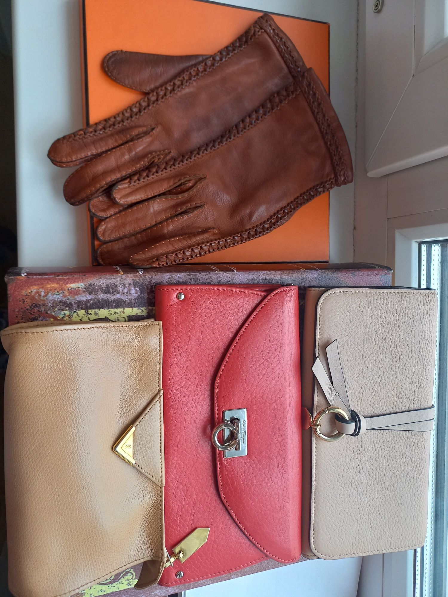 Продам кошельки люкс бренды  : S. FERRAGAMO,Chloe, Saint Lauren.