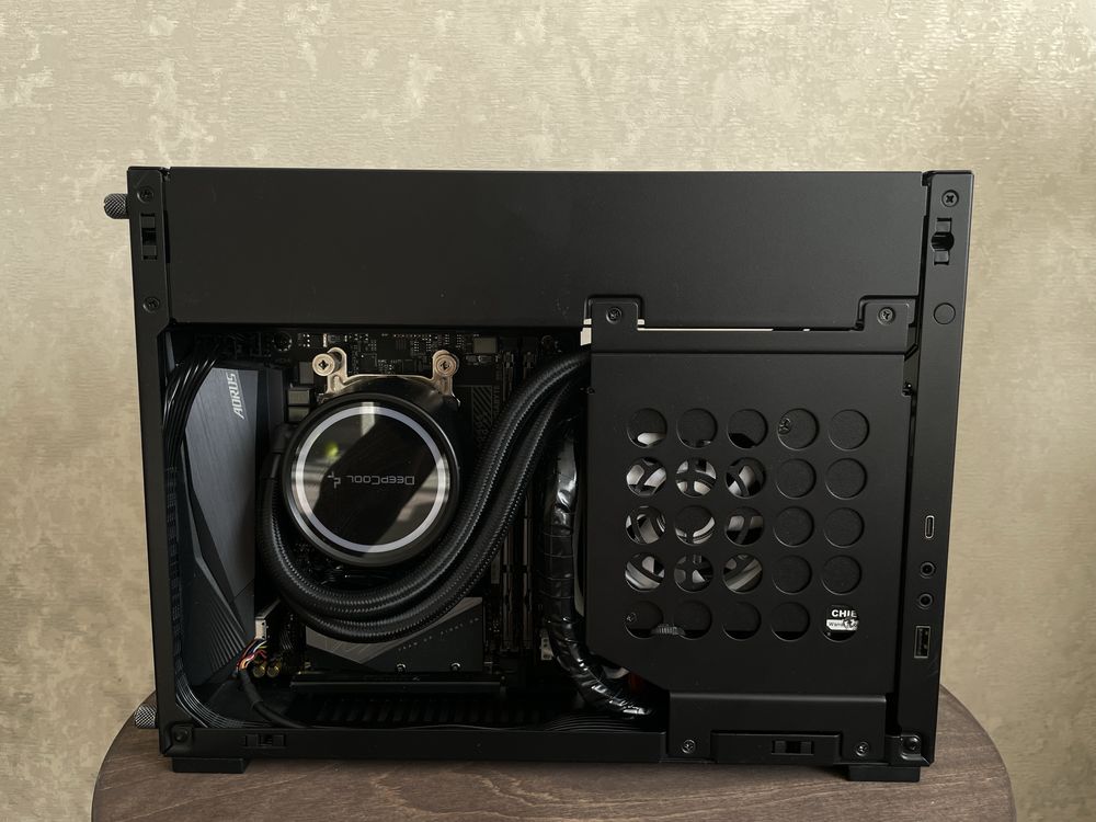 Компактный компьютер SFF в корпусе Lian Li H2O