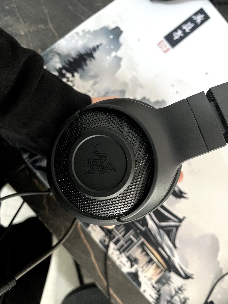 Продаю наушники Razer