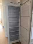 Морозильник вертикальный Beko