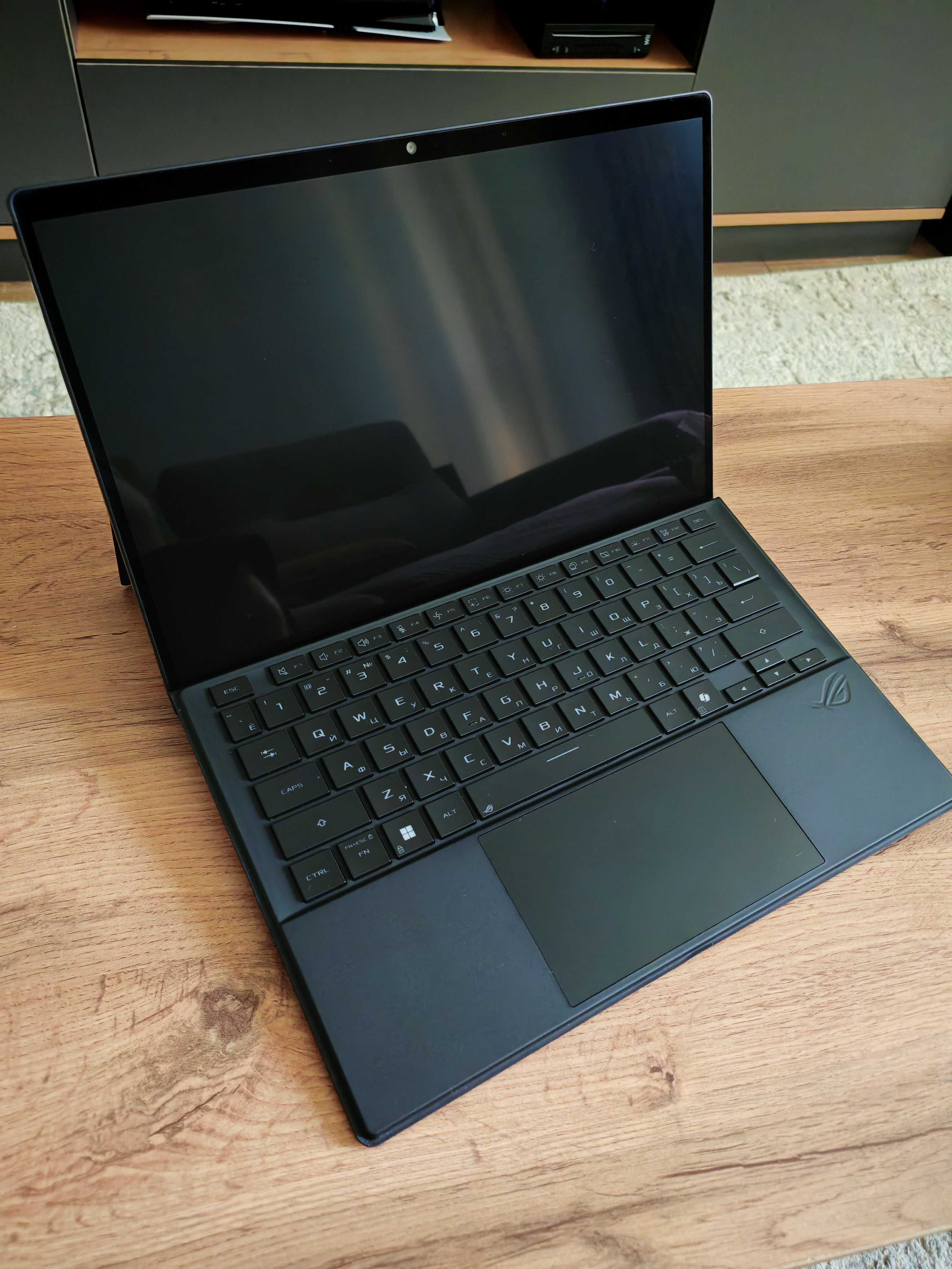 Продам мощный ноутбук/планшет Asus Rog Flow Z13 2025 (AMD AI MAX+ 395)
