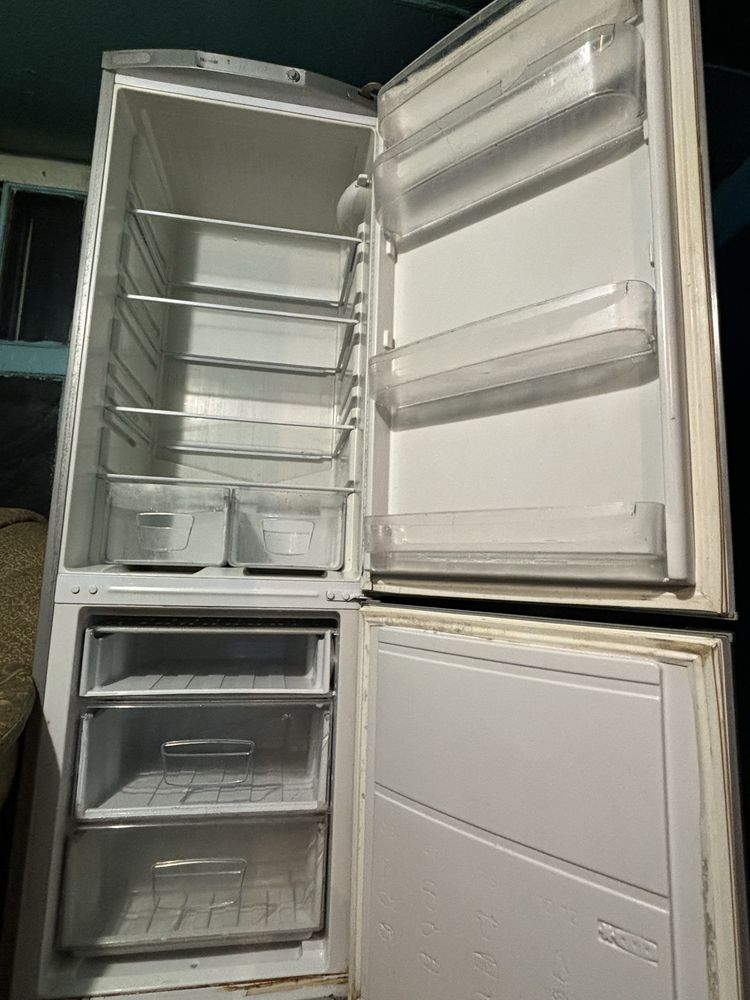 Продам Холодильник срочно