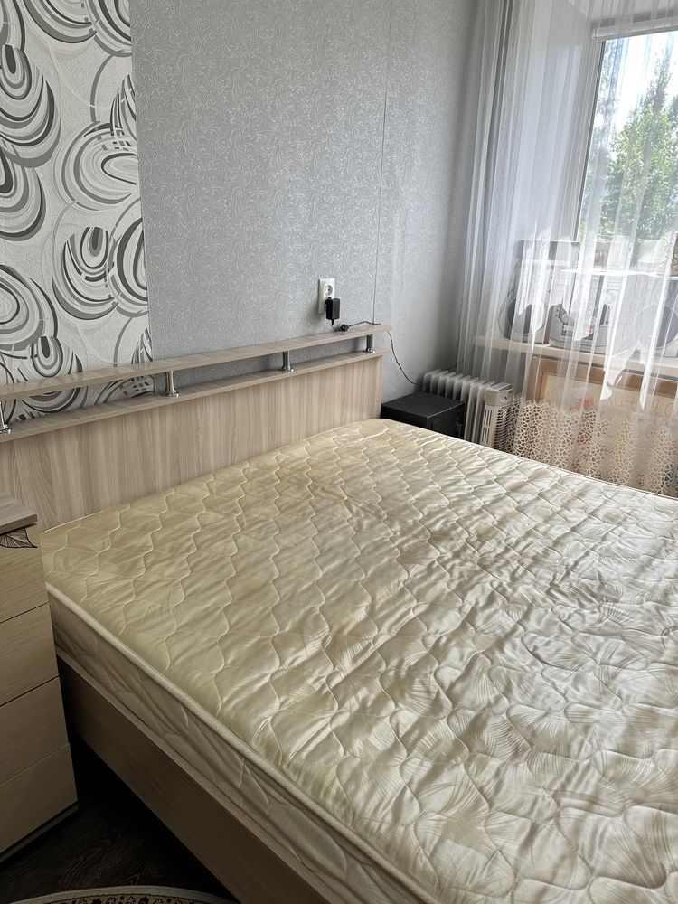 Продам спальный гарнитур