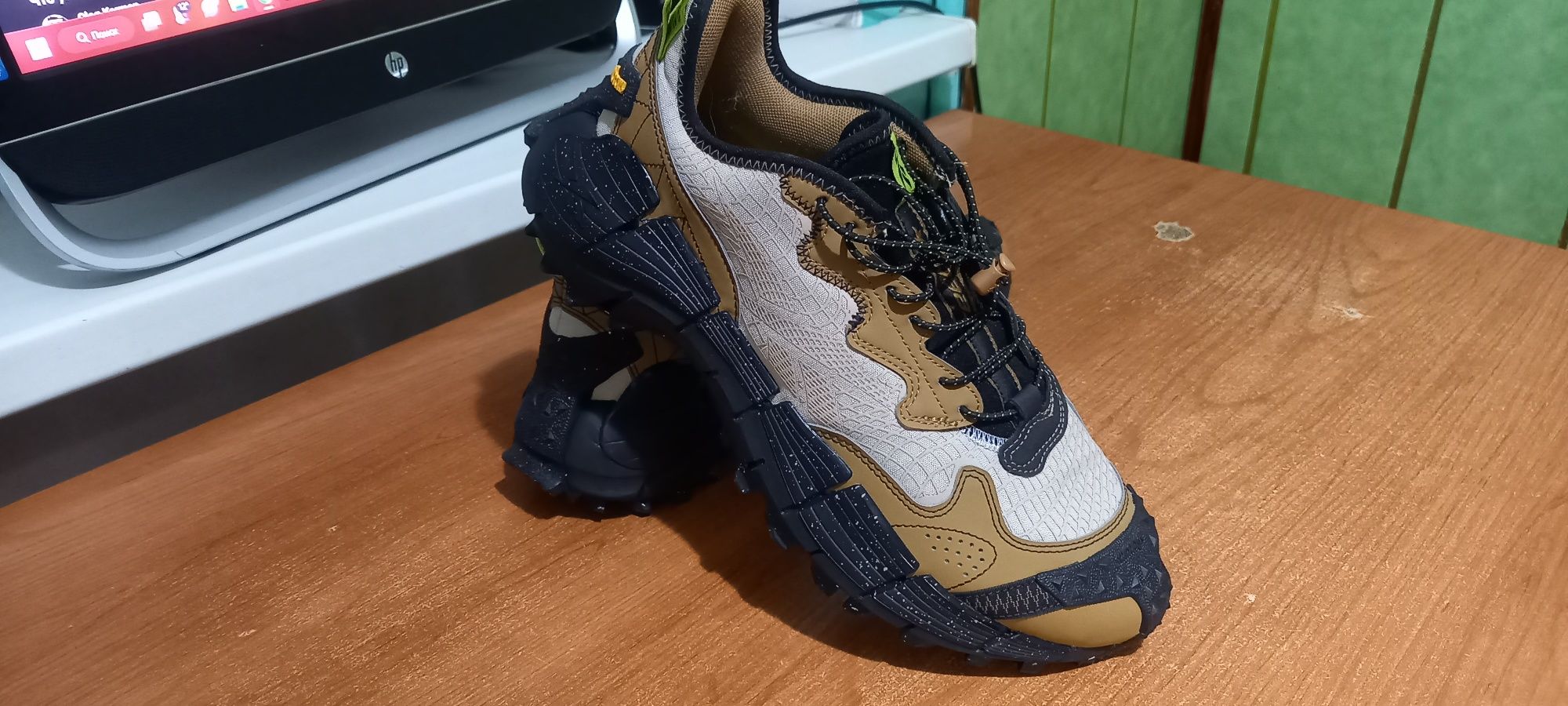Продам  кроссовки Reebok Kinetica 2