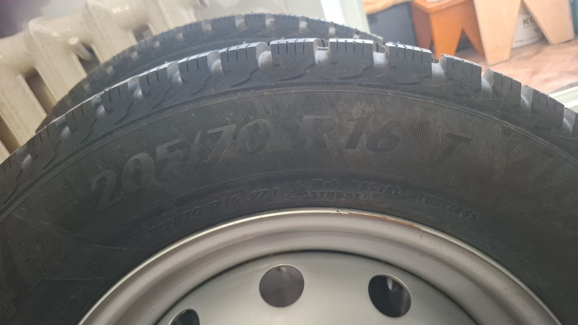 Продам комплект зимней резины