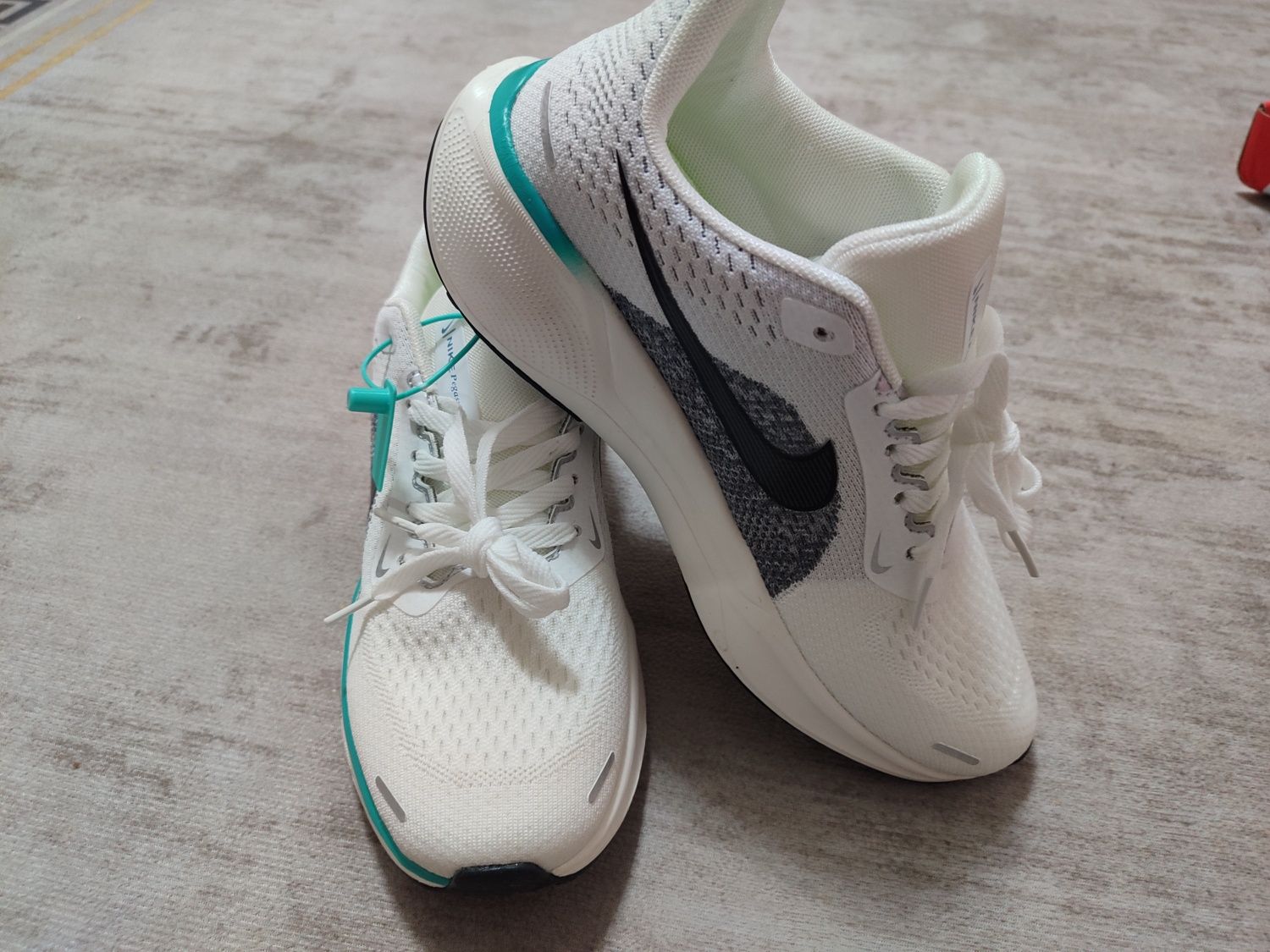 Кроссовки  летние  размер 43 Nike