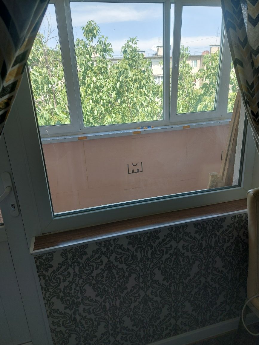 Продам пластиковое окно и дверь