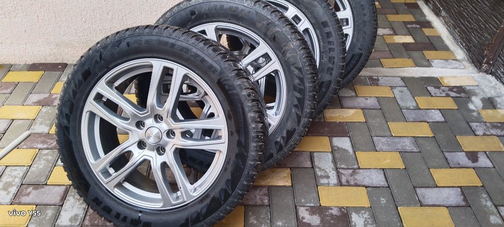 Sailun.235/55r18. Шипы
