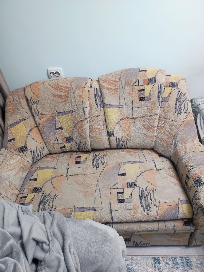Продаем диван и кресло