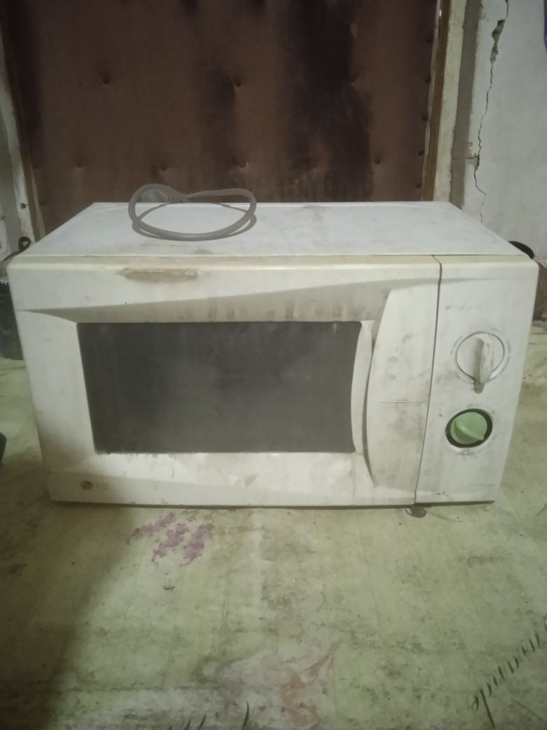 Продам микроволновку.Микроволная печь.LG.