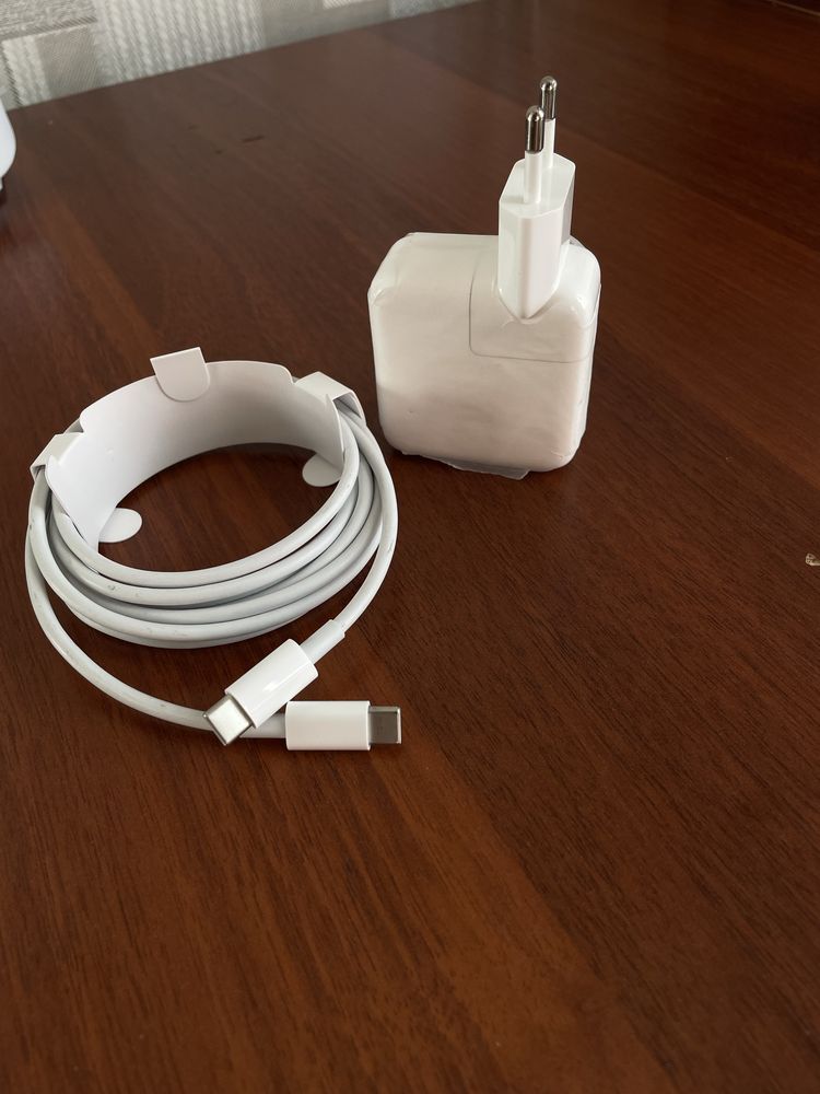 Продам Apple Macbook Air 13 2020 года