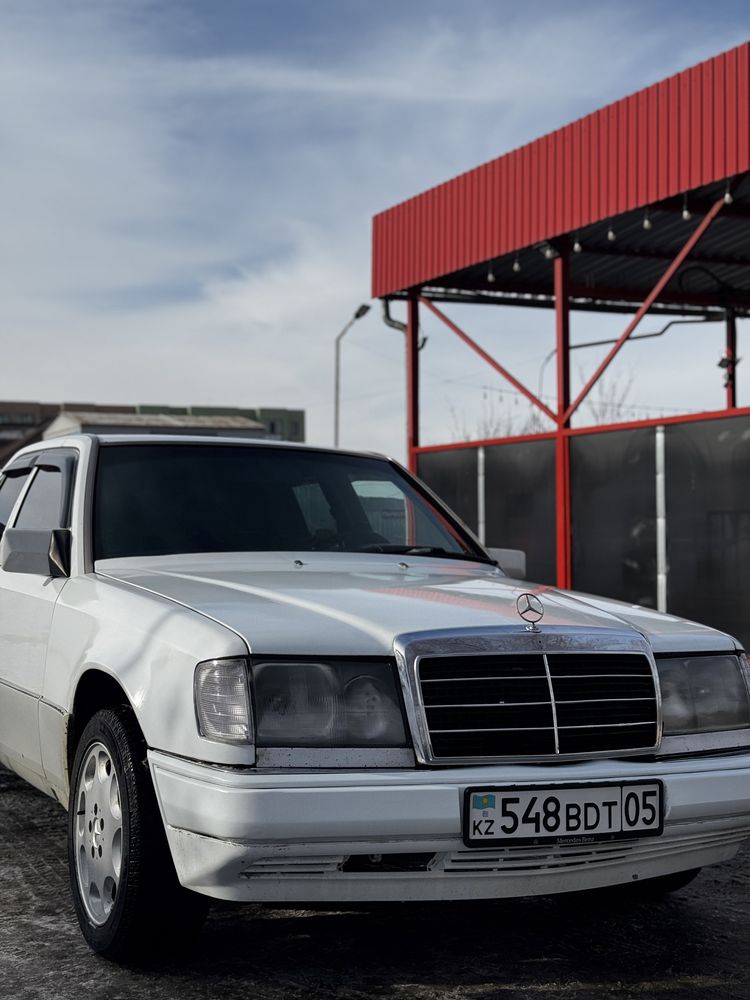 Продам машину Мерседес 2.3 в хорошем состояний