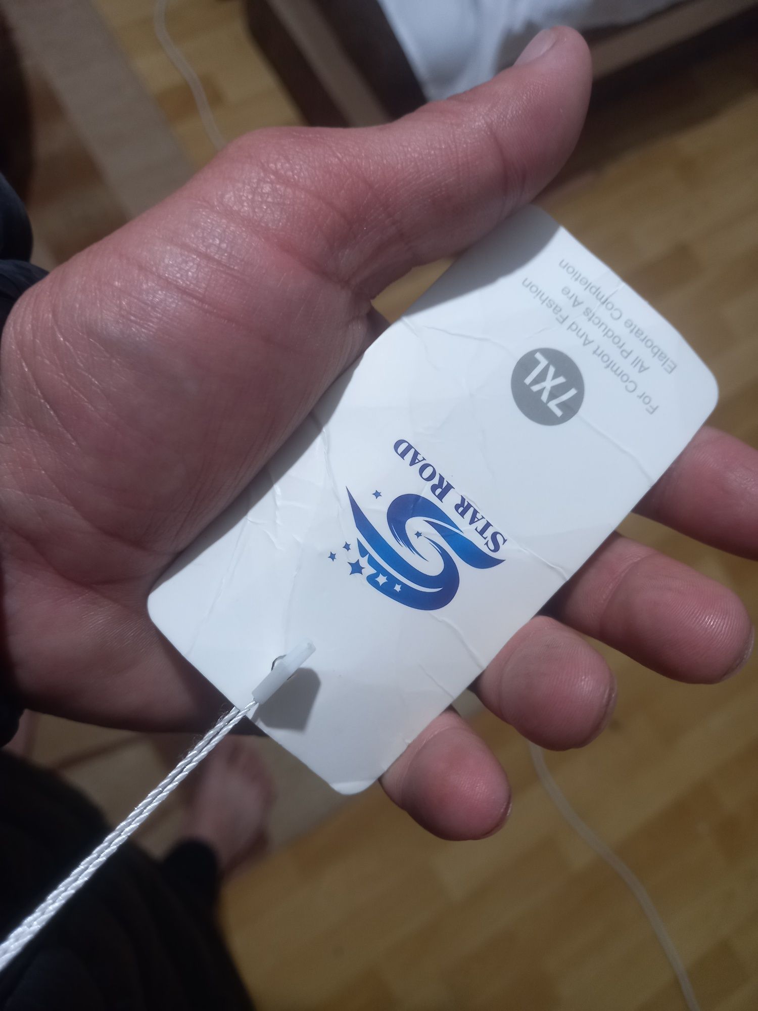 Продам куртку обсалютно новый не разу не одевался