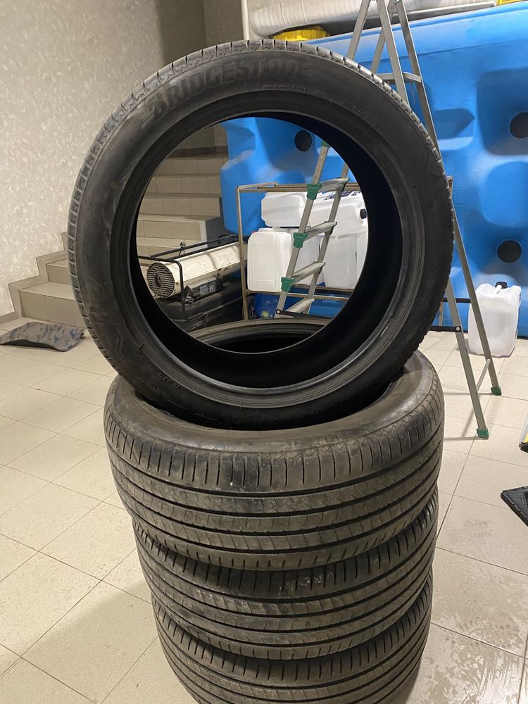 Brigestone R21 Alenza