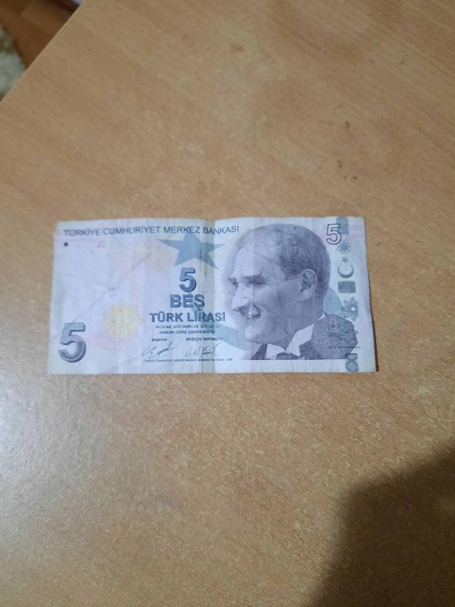 Банкнот 5 лир 2009 года