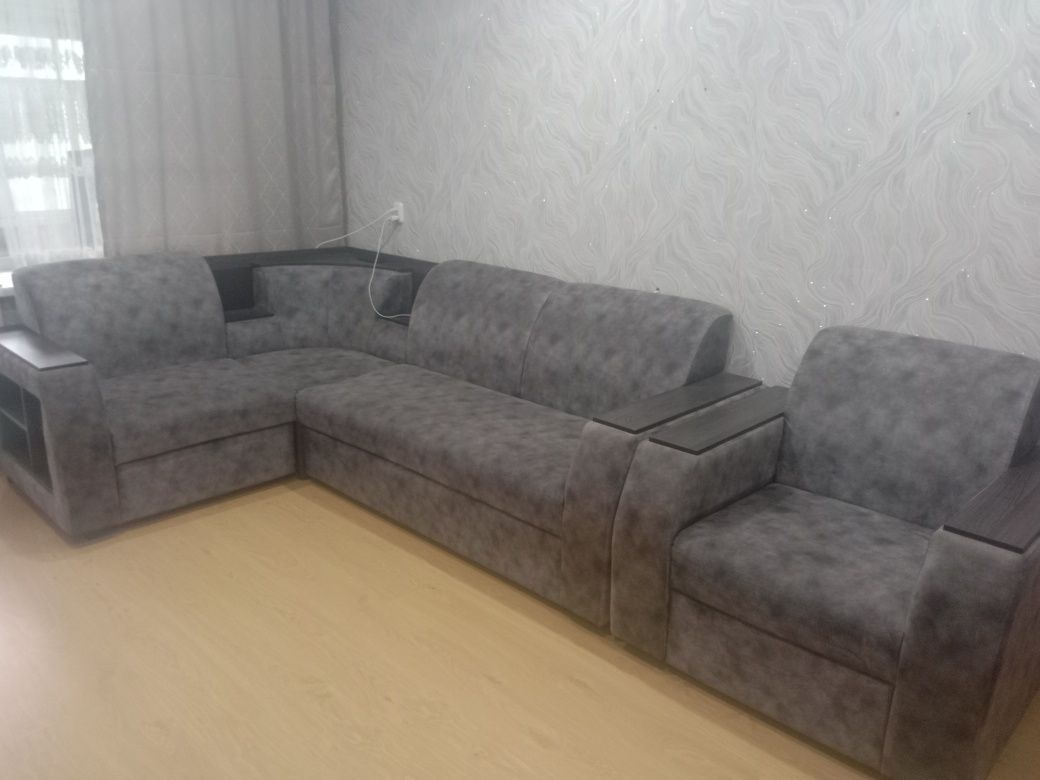 Продам угловой диван с креслом