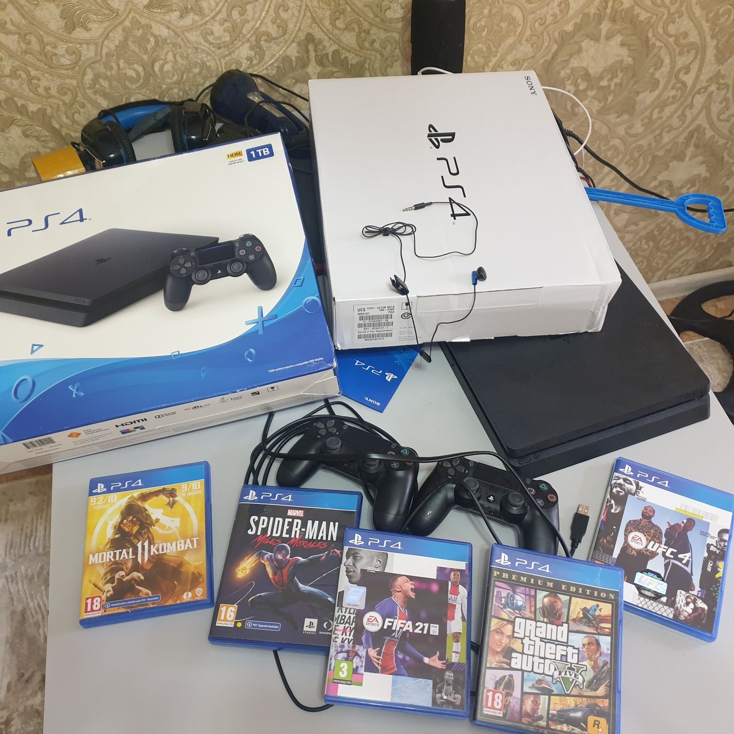 PS  4 приставка Play Station 4 Slim 1терабайт