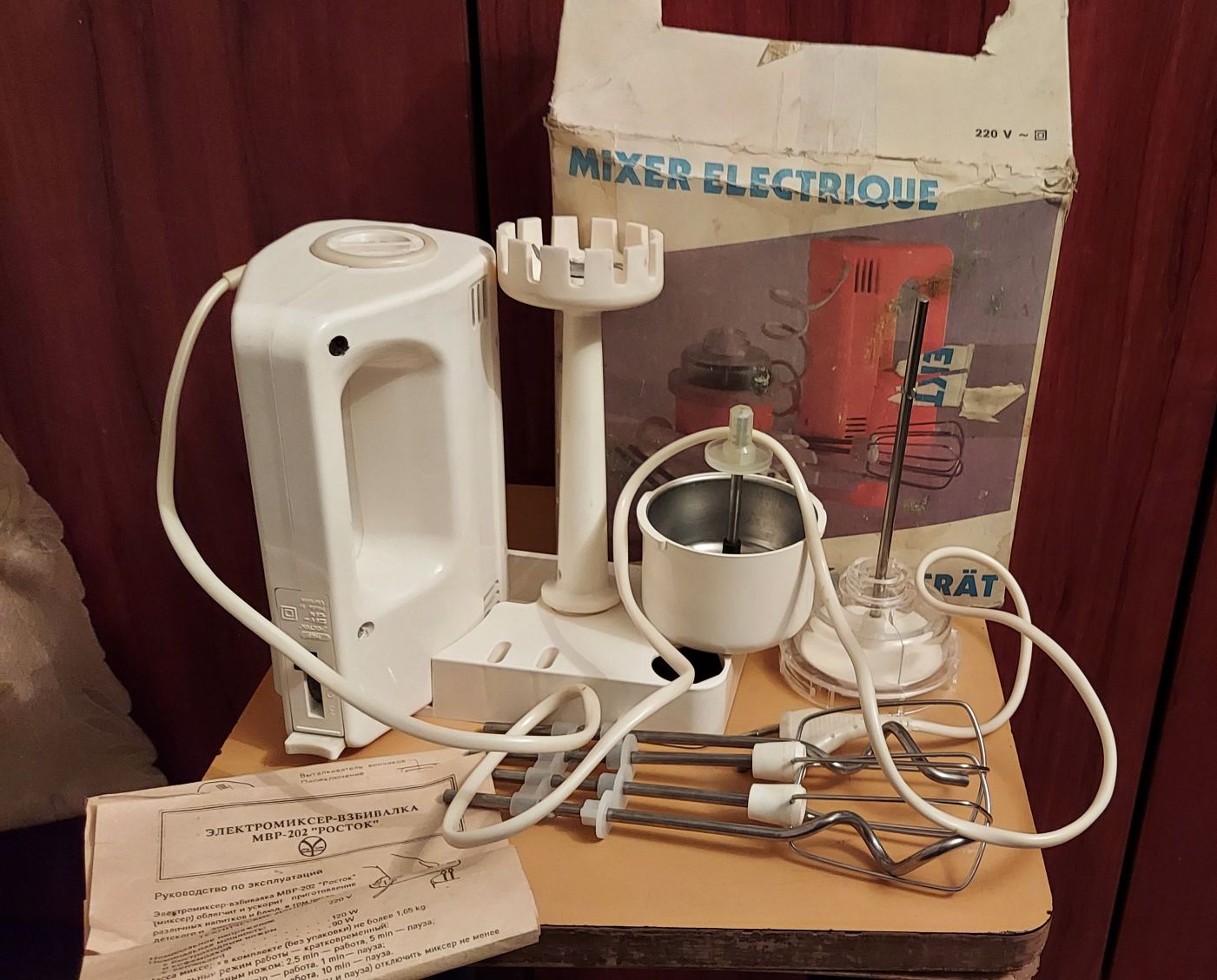 Миксер electrioue,рабочий с разными насадками