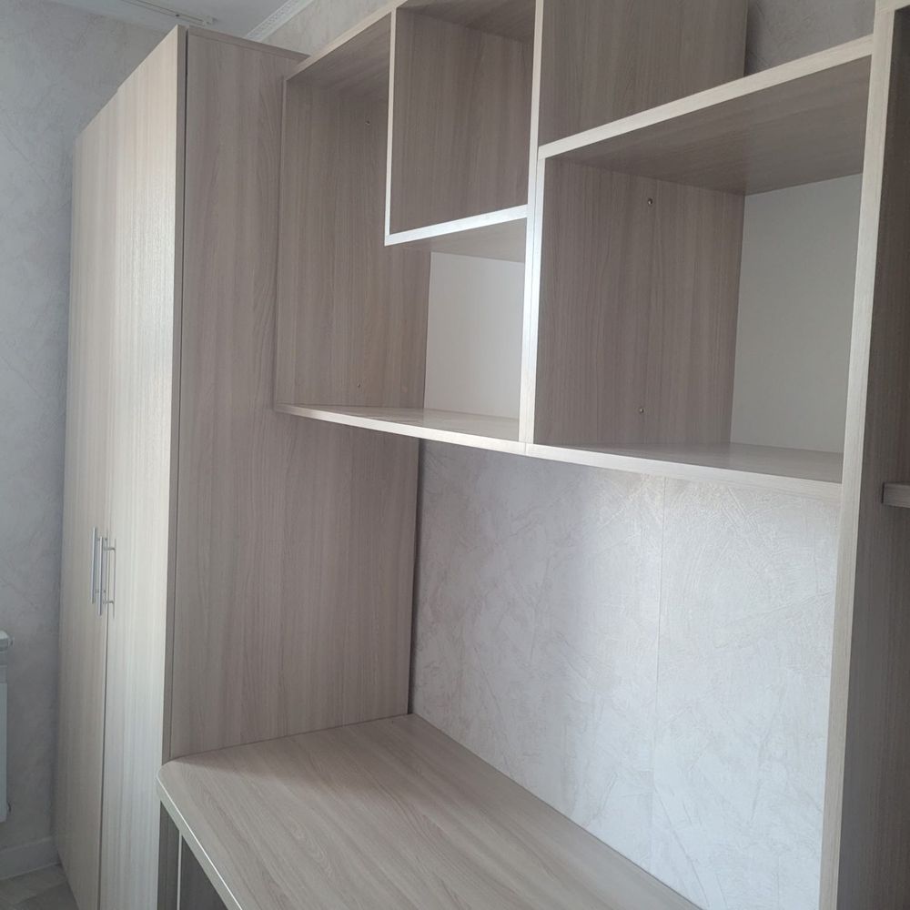 Продам стол со шкафом