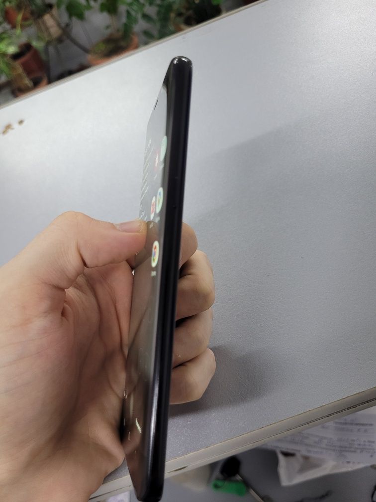 Продается компактный флагман Samsung s8 64g
