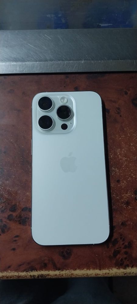 iPhone 15 Pro | 256 ГБ | Состояние отличное | Емкость батареи 90%