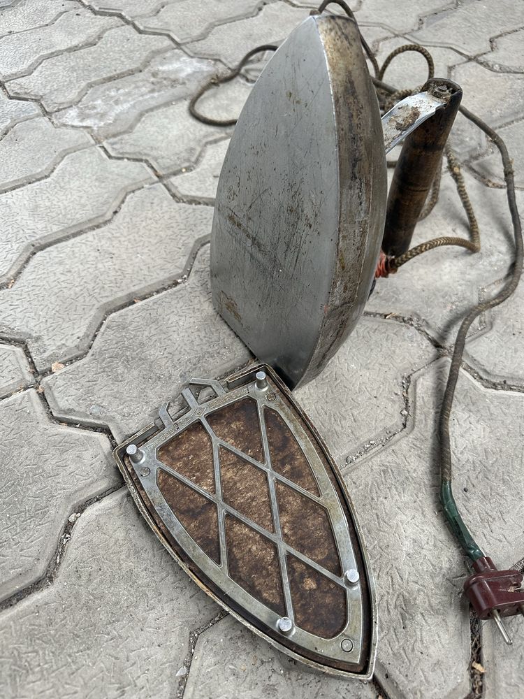 Продам СССР утюг