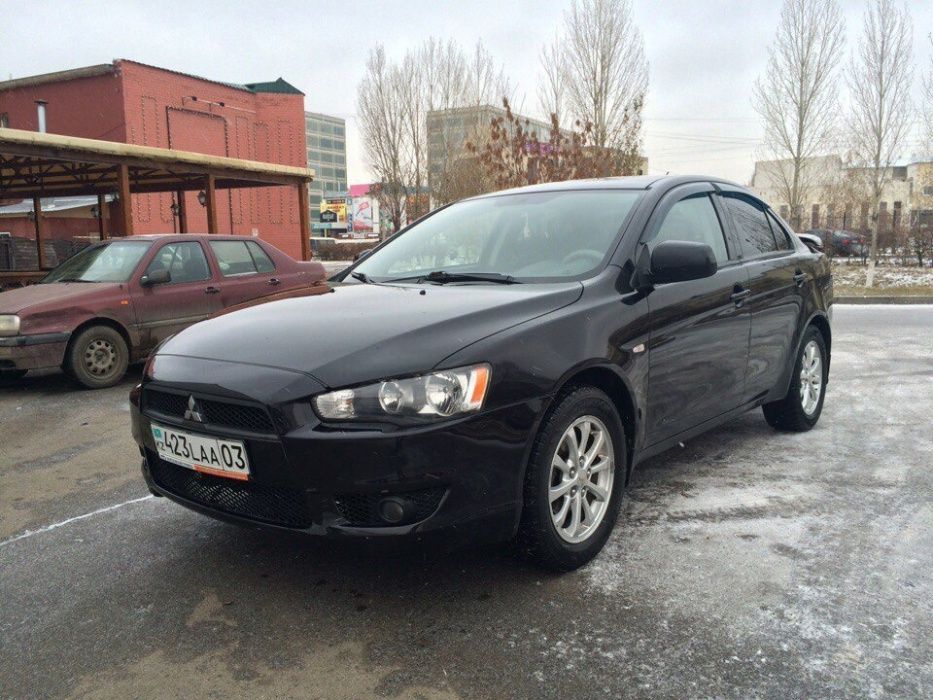 бампер задний Mitsubishi Lancer 08-12