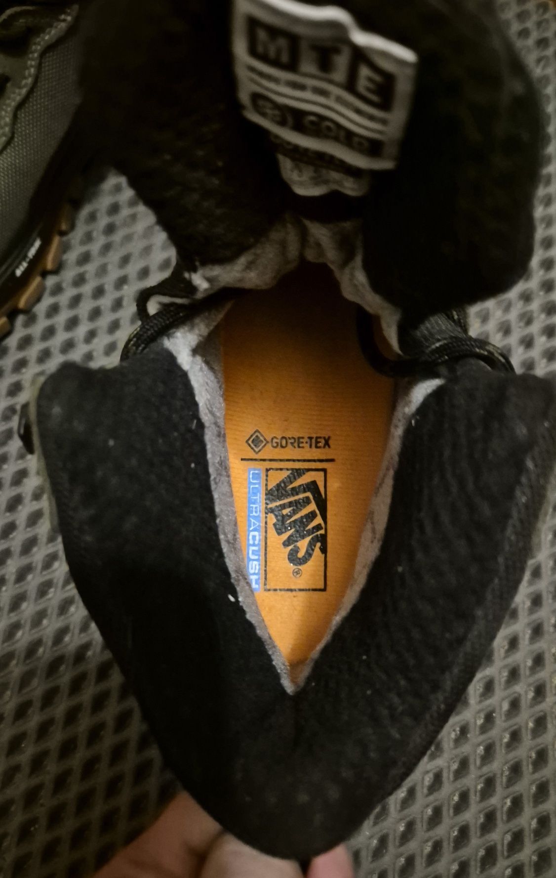 Продам ботинки Vans