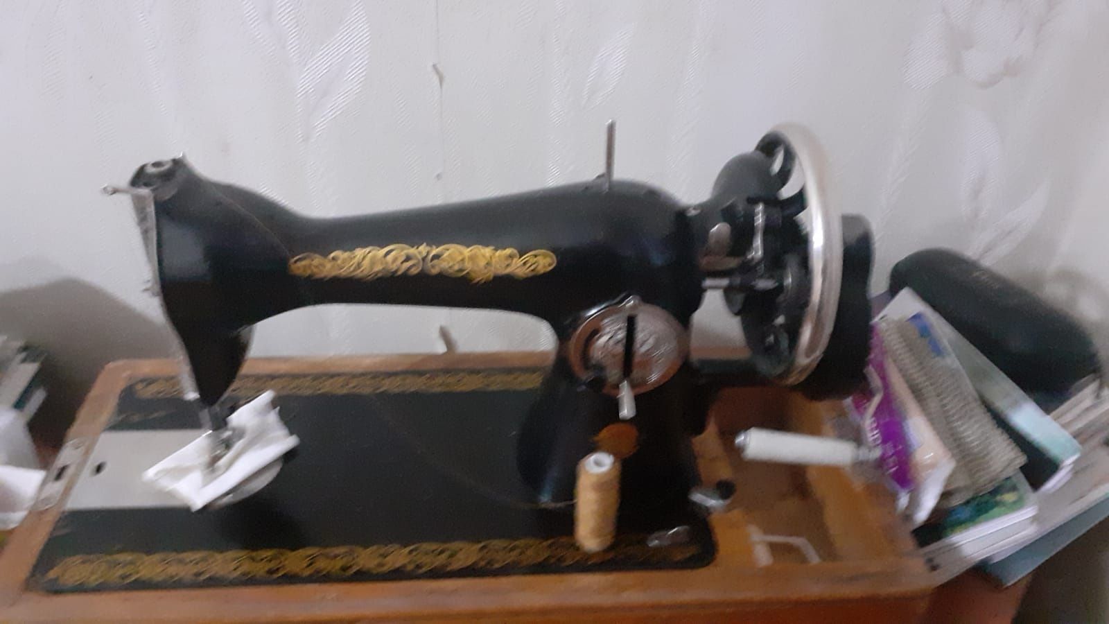 Продам швейную машинку