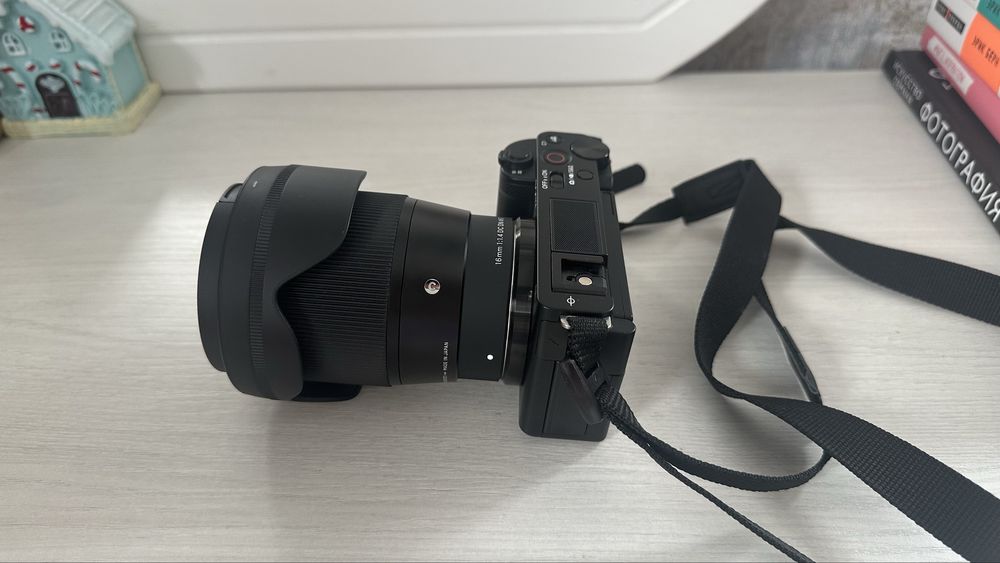 Sony ZV-E10 + объектив Sigma AF 16mm f/1.4 DC