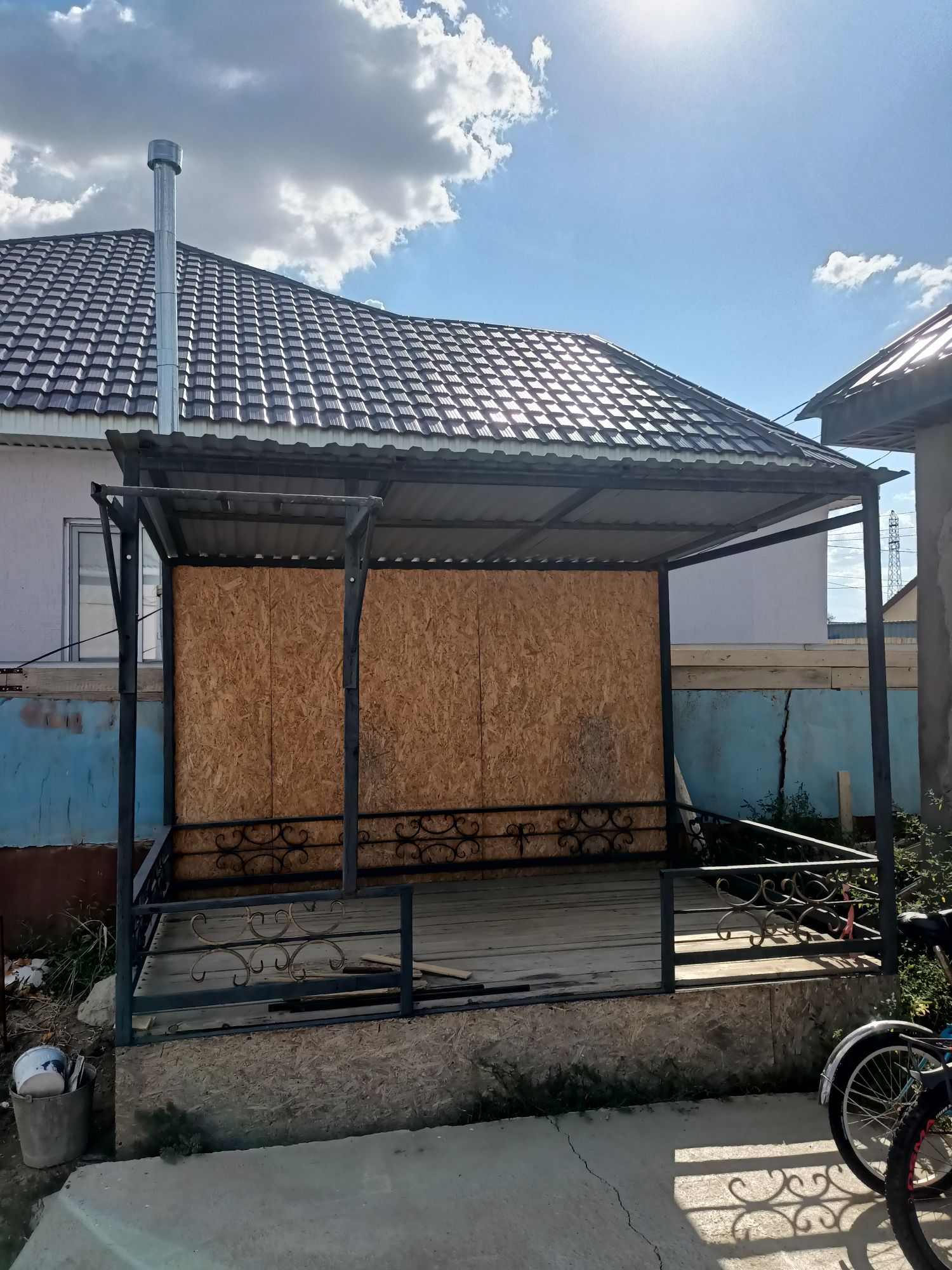 Продаётся бесетка/терраса с крышей