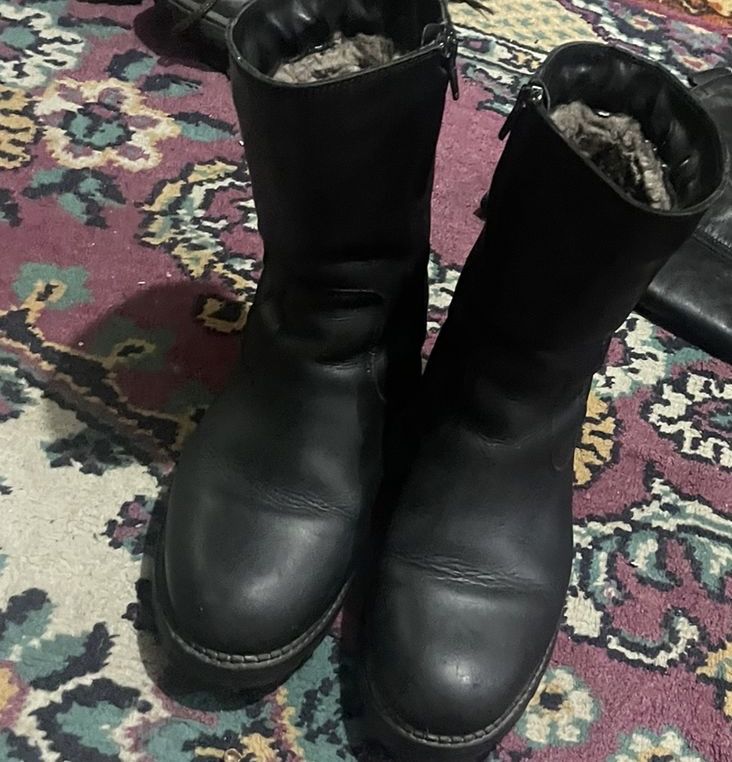 Продам женские зимние обуви