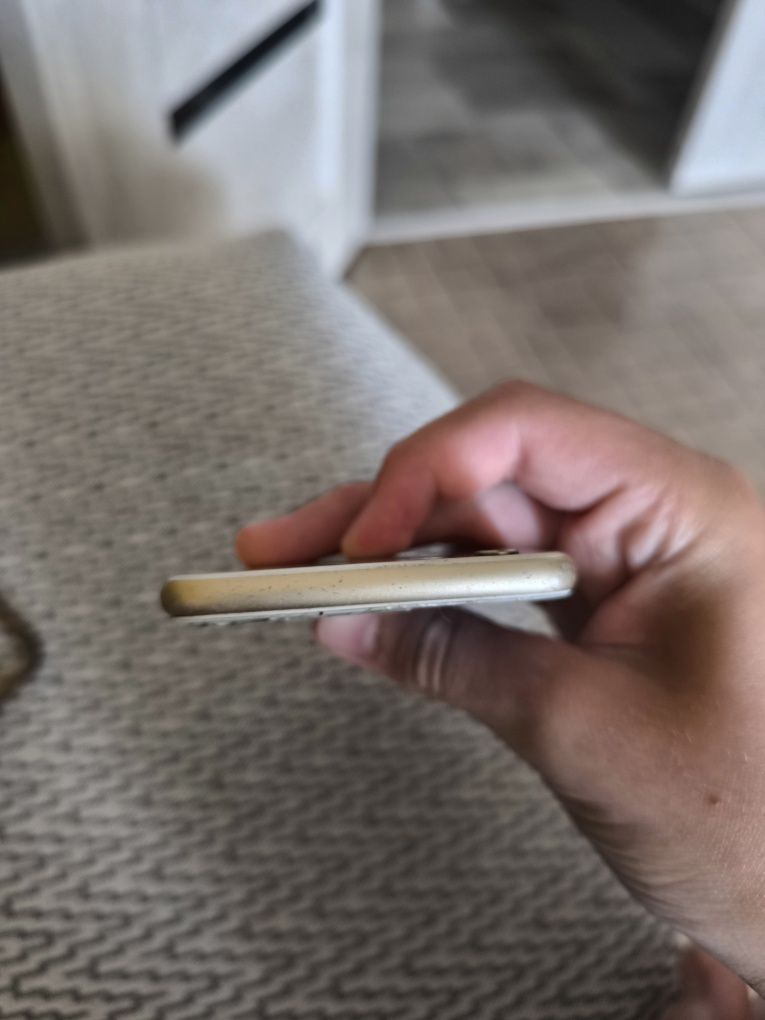Iphone 6s  на 64 гб