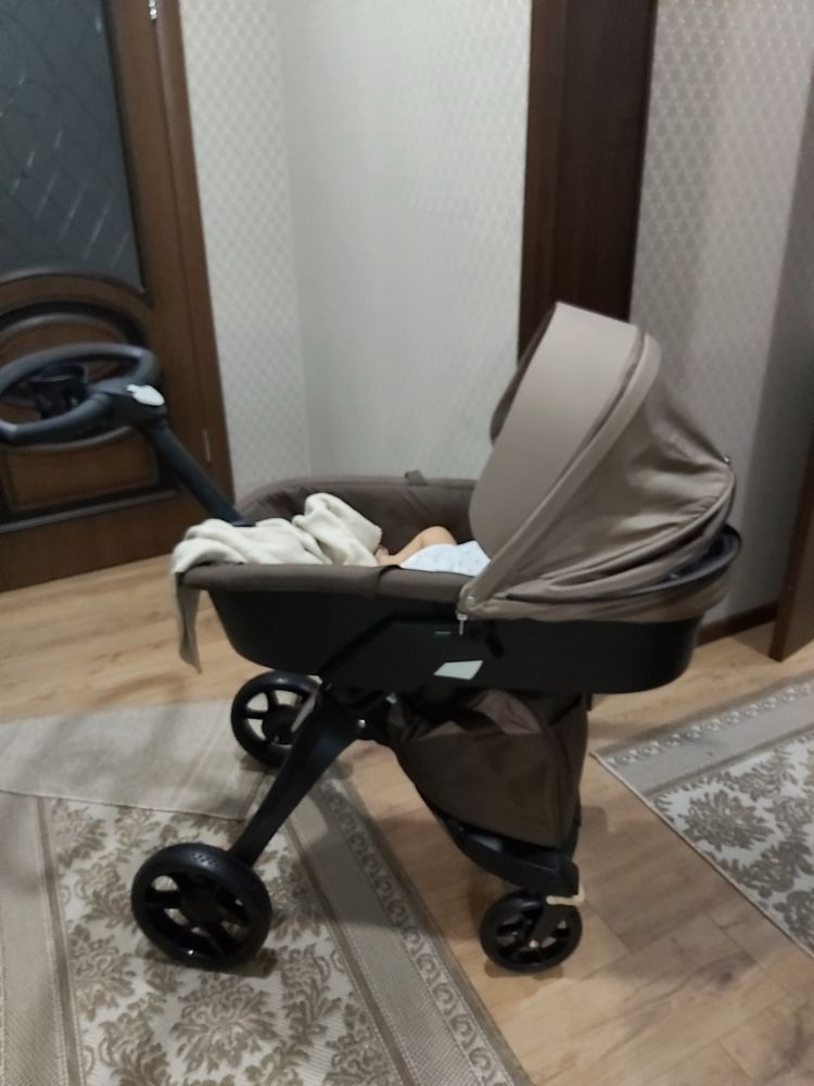 Продам Универсальную детскую коляску Dsland V8 2 в 1 (Бежевая)