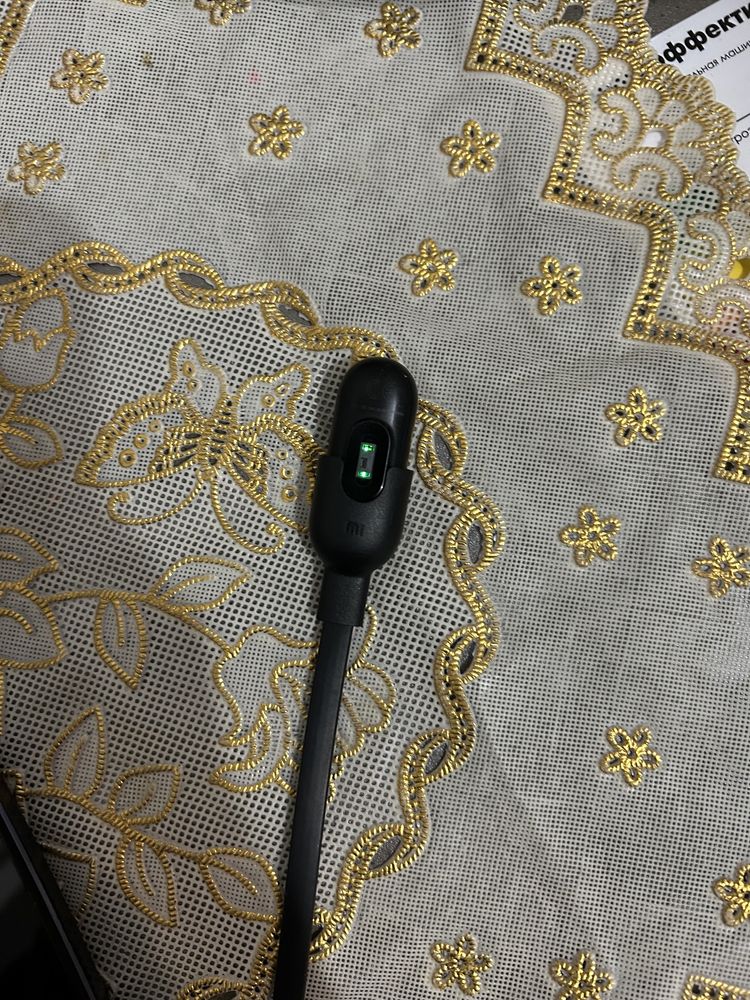 Продам смарт часы, фитнес браслет, клавиатуру.