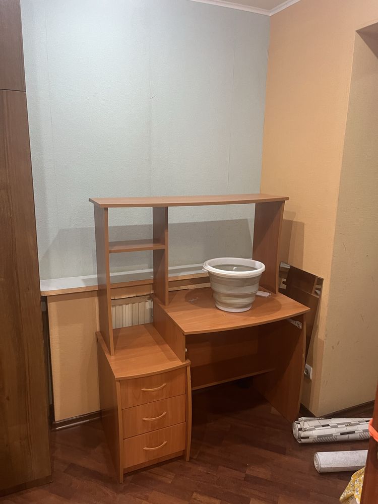 Бесплатно парта и шкав стол кампютерный