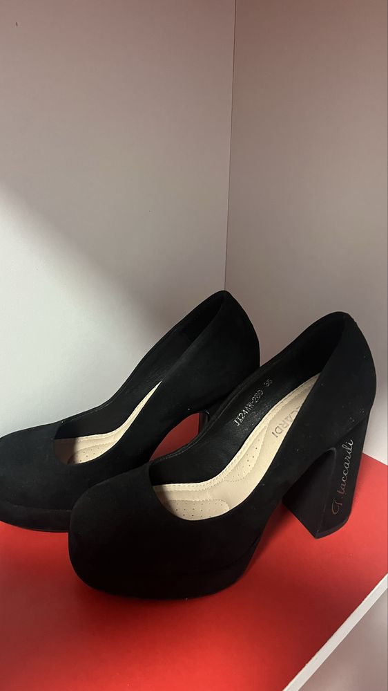 Продам туфли классические