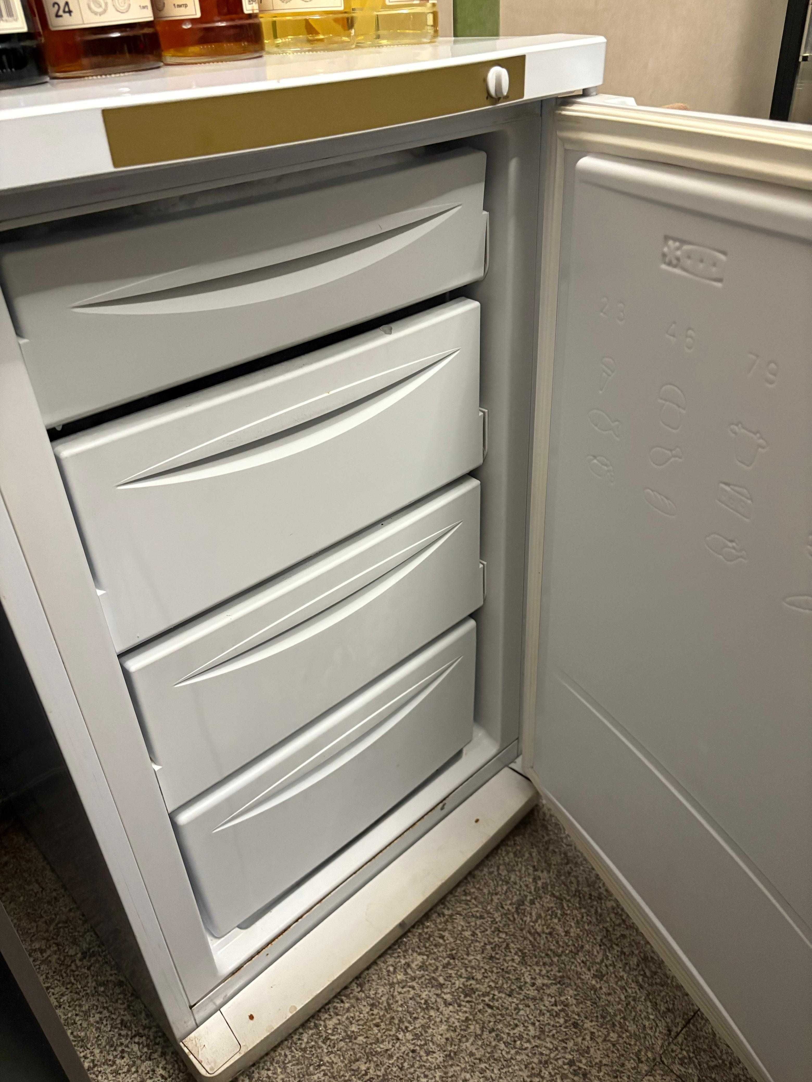 Продам Морозильник Indesit SFR 100.001 WT 140 л белый