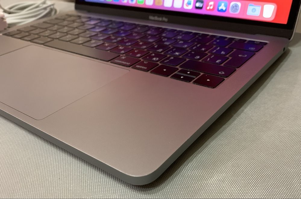 Срочно продается MacBook Pro 13, 2017, модель A1708, цвет Space Gray