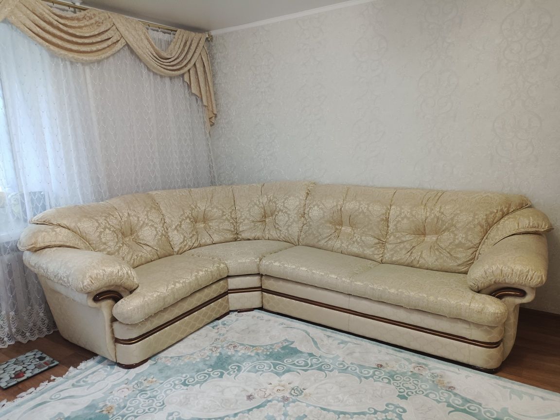 Продам диван угловой
