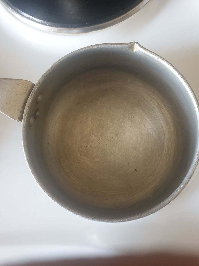 Кастрюля с ручкой. 0,9 литра.