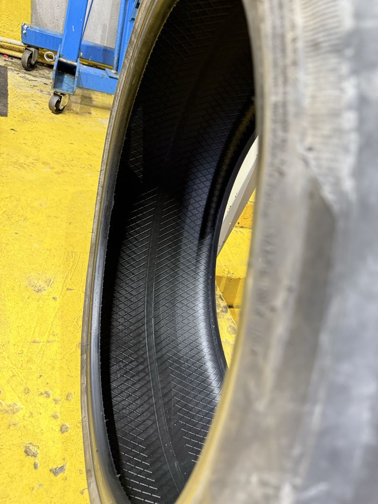 Шины продам 265/35R22