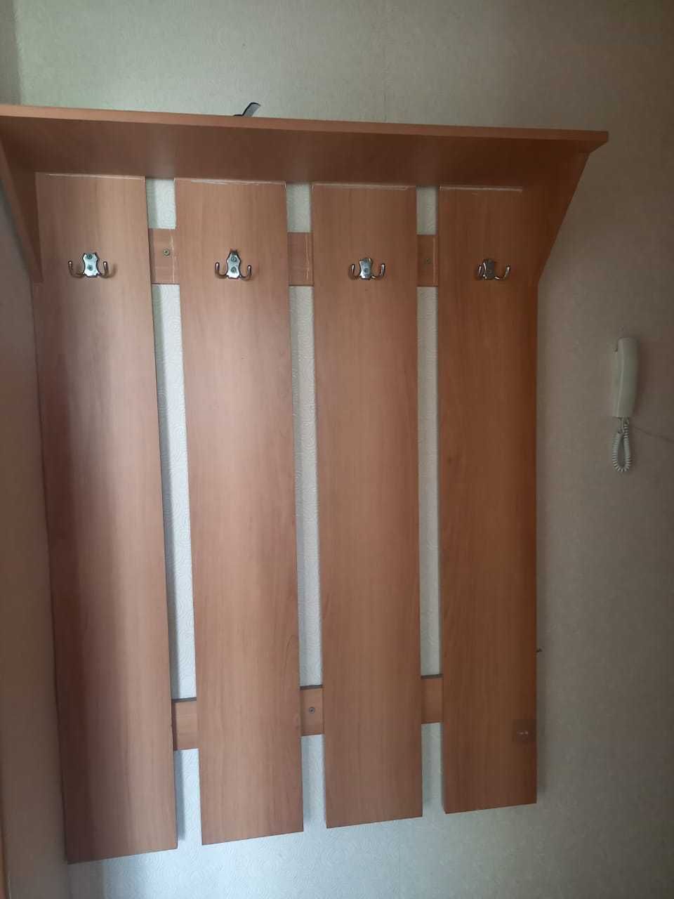 Прихожая вешалка