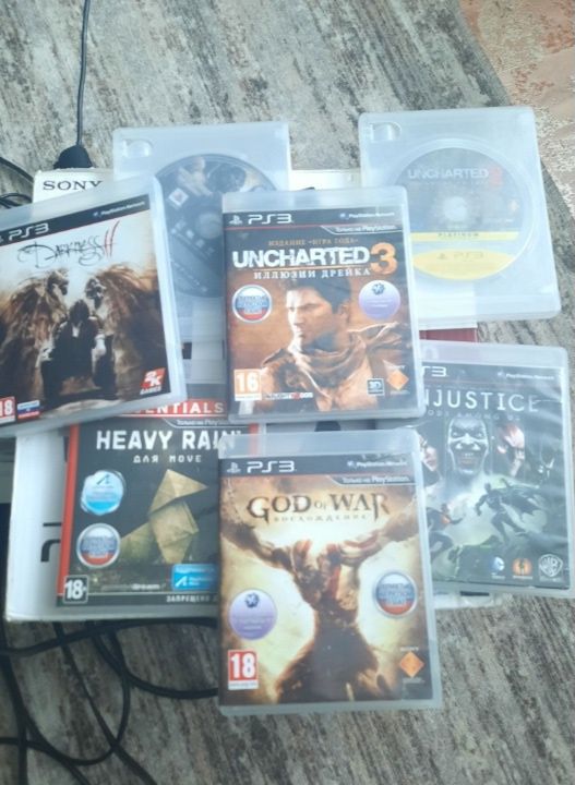PlayStation 3 с дисками.