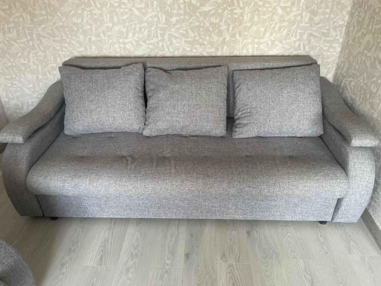 Продам диван  с креслом