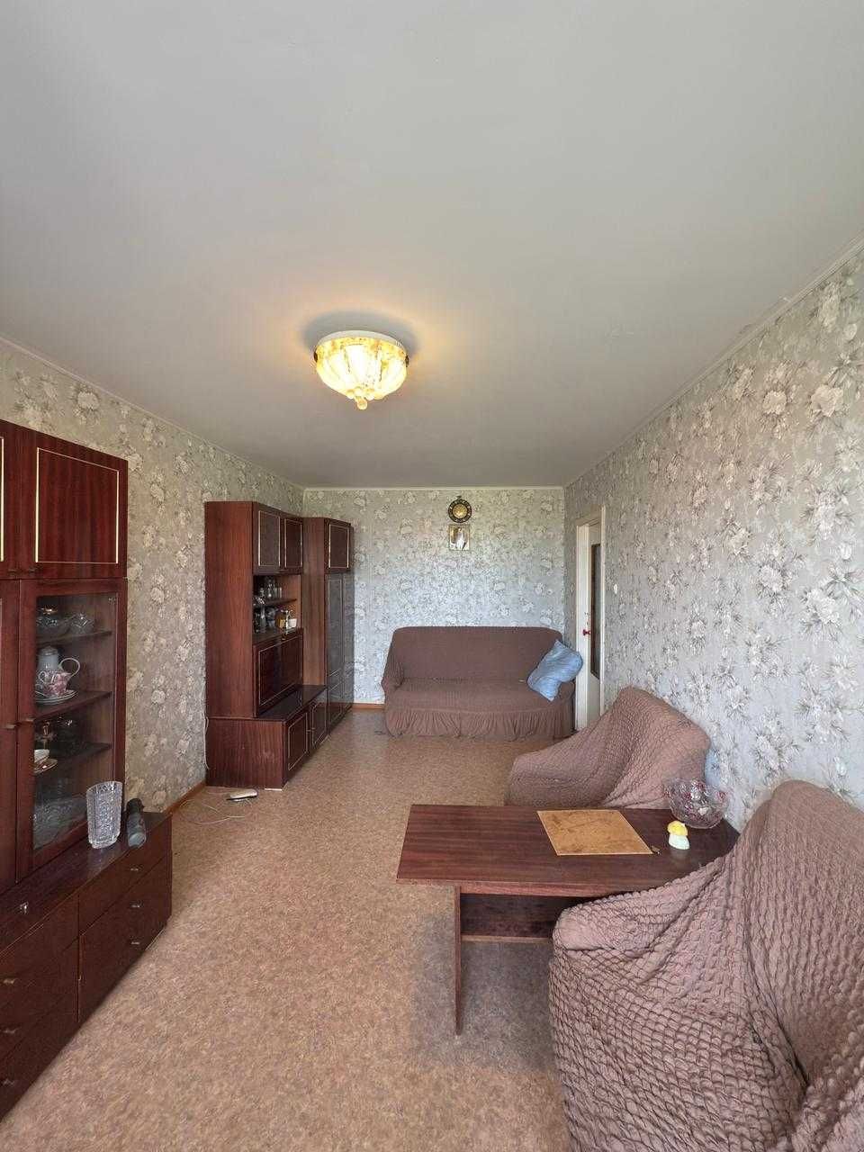 продается 2 ком квартира район 3 школа