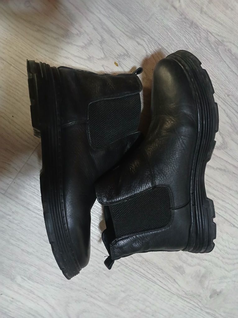 продам ботинки 42р