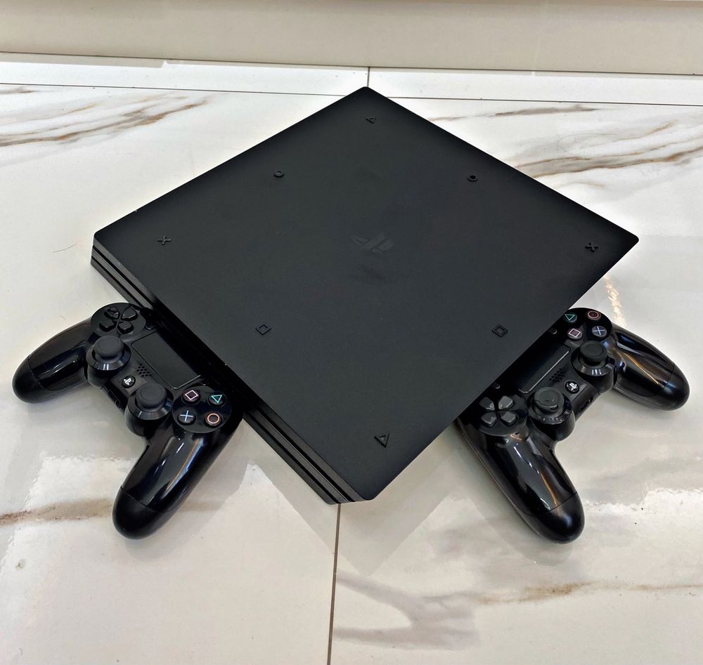 Playstation 4 PRO память 1ТВ идеальноо