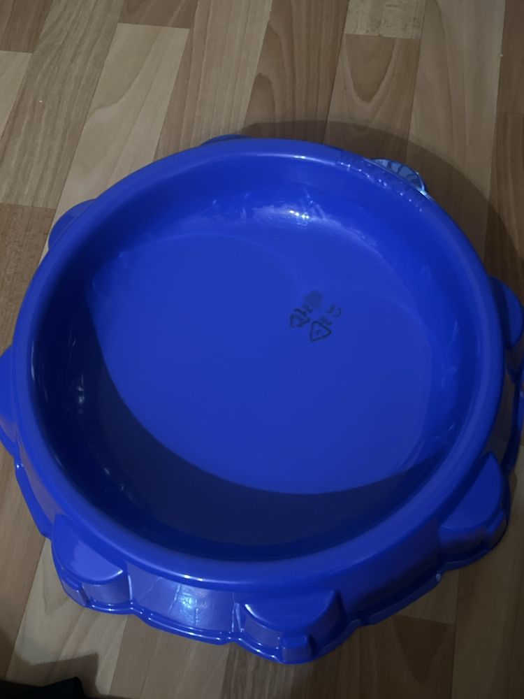 Отдам даром детскую игрушку Beyblade