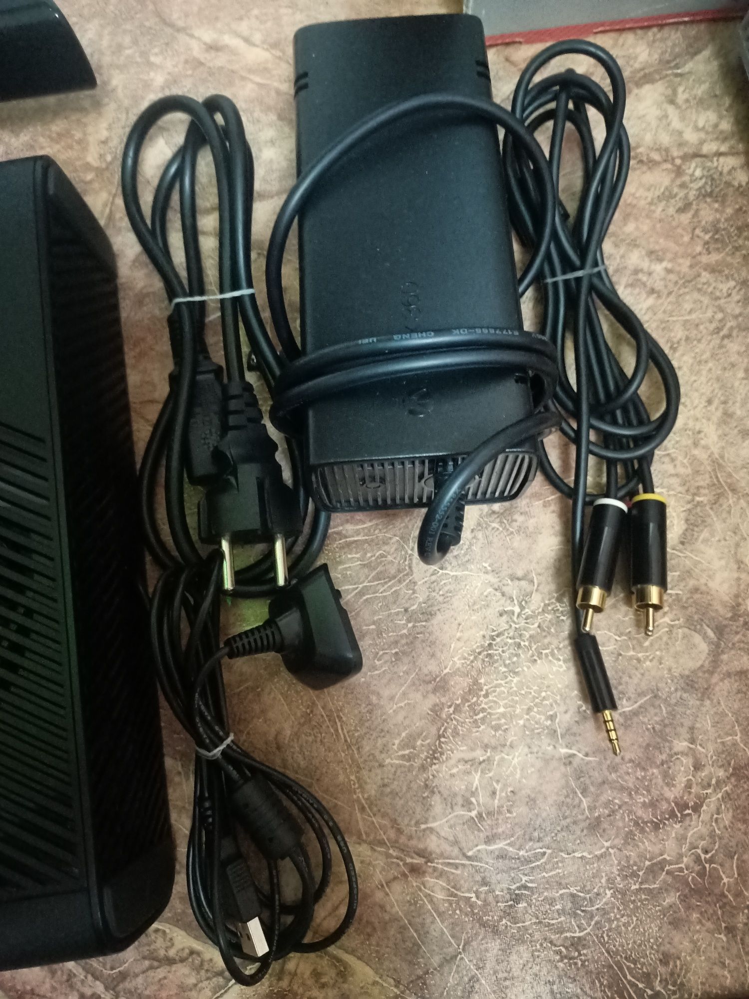 Xbox 360e в отличном состоянии